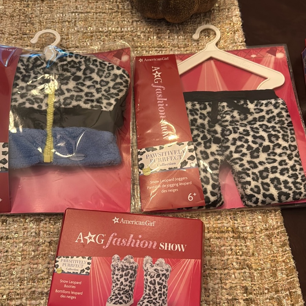 American Girl Doll Pawsitively Purrfect Snow Leopard Hoodie, Pants and Booties